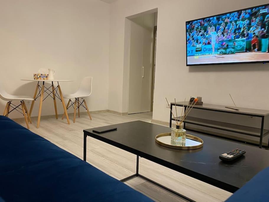 Black& White Apartment Braşov Extérieur photo