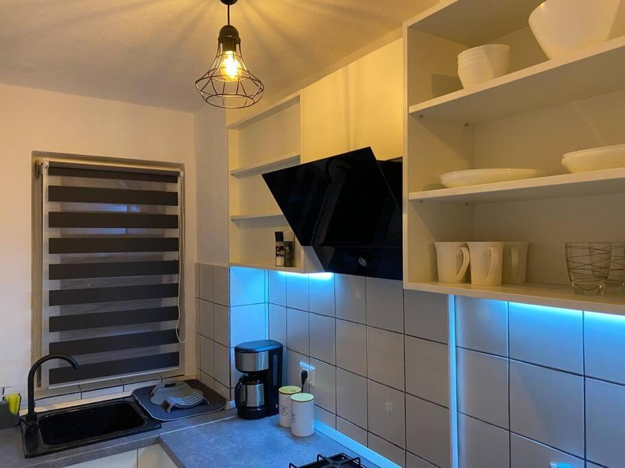 Black& White Apartment Braşov Extérieur photo