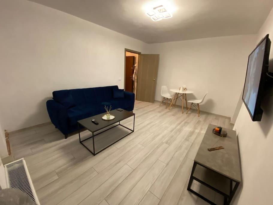 Black& White Apartment Braşov Extérieur photo
